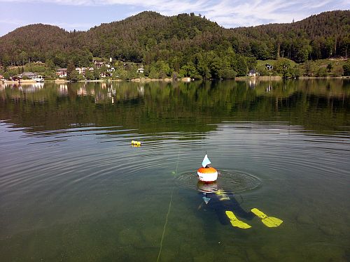 Documenting the shallow water area in lake Keutschach with a GPS-measuring buoy