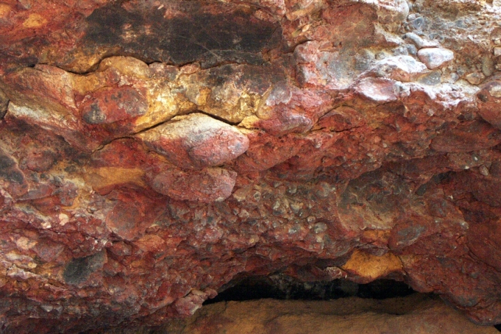 Figure 59: Detail of ceiling of mining adit, showing the iron oxide marking (TP050). Photograph: Jay Noller.