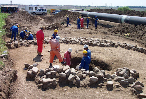 Shamkirchai Kurgan under excavation beside pipeline