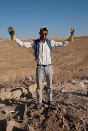 Saleh, a local worker employed at Tall Dhiban, Jordan ©Colleen Morgan