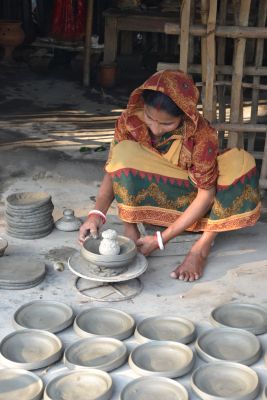 Potter from Namuza Palpara, Bogra district, Bangladesh. Image credit: Authors.