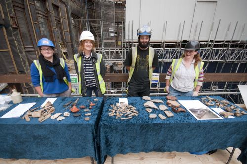 Archaeologists welcoming the public  onto site at 8-10 Moorgate
