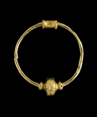 Photo of Knock gold torc set against a black background